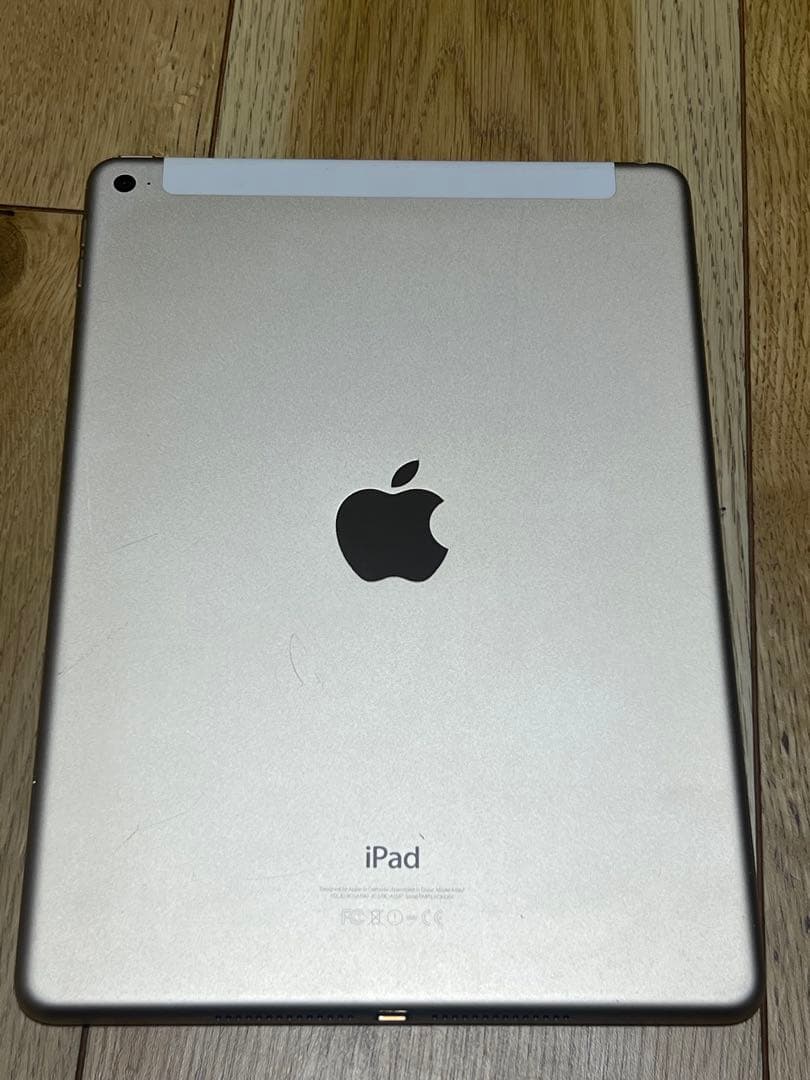 iPad Airの第2世代モデル Wi-Fi + Cellular