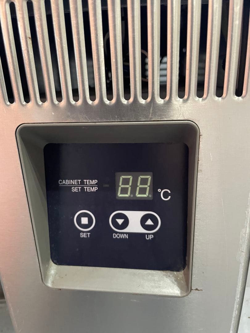 最終締切！福島テーブル型冷蔵庫 庫内広くてステンレス 仕様で良く冷えます！