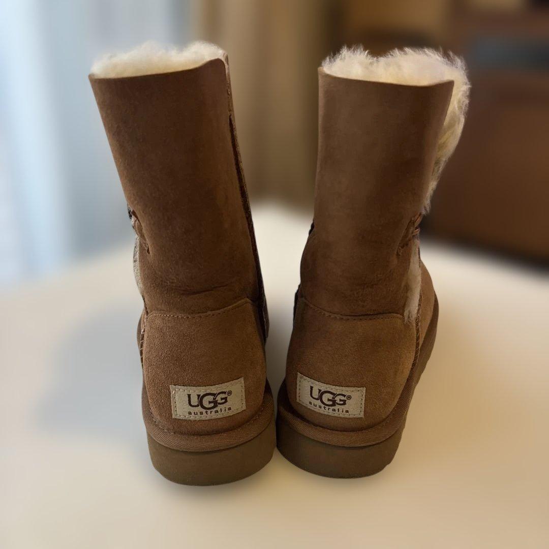 未使用✨美品✨UGG ブラウン ムートンブーツ ボタン付き