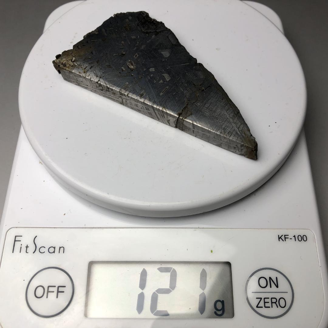 アルタイ隕石 鉄隕石　原石　重さ約121ｇ 立て付き