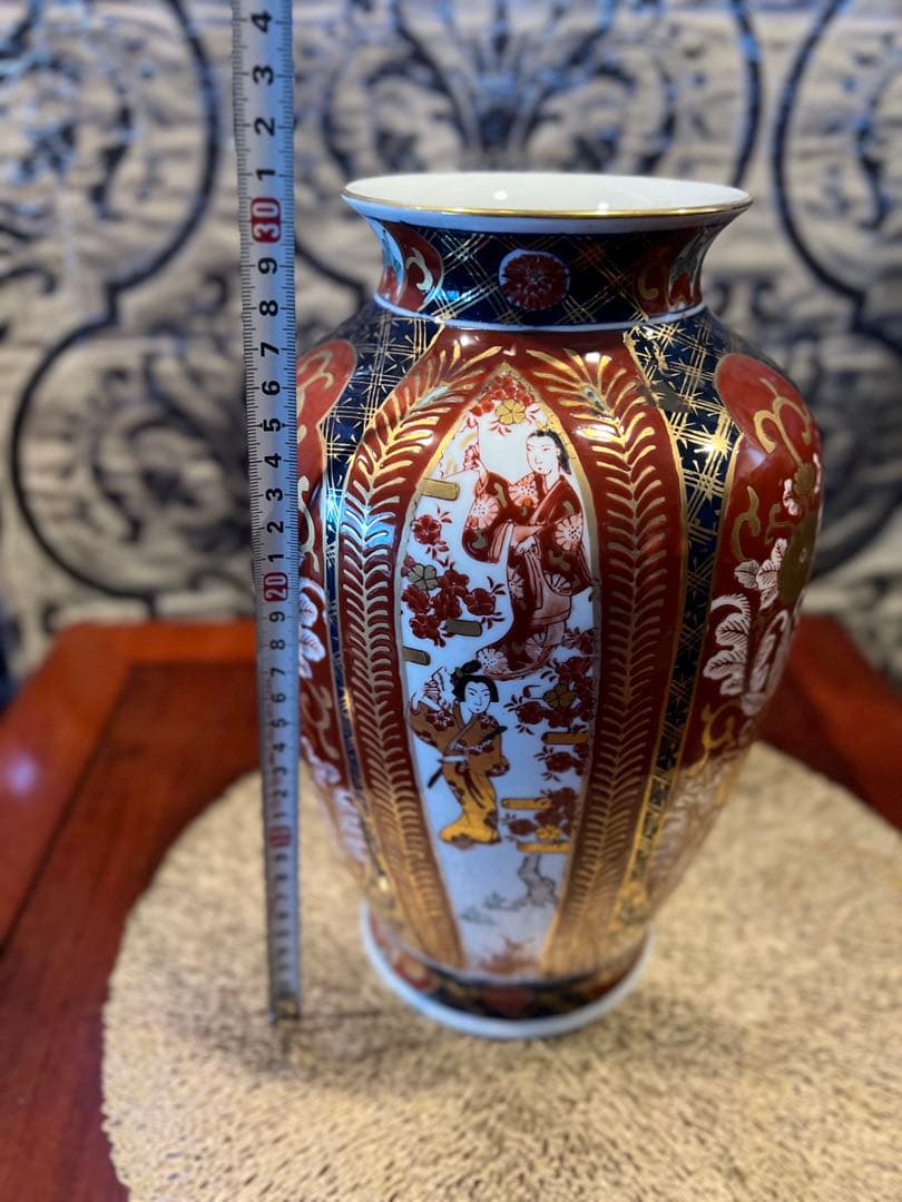 秀峰作 有田焼　花瓶　色絵金彩 美人図 壺 大花瓶 花器Traditional