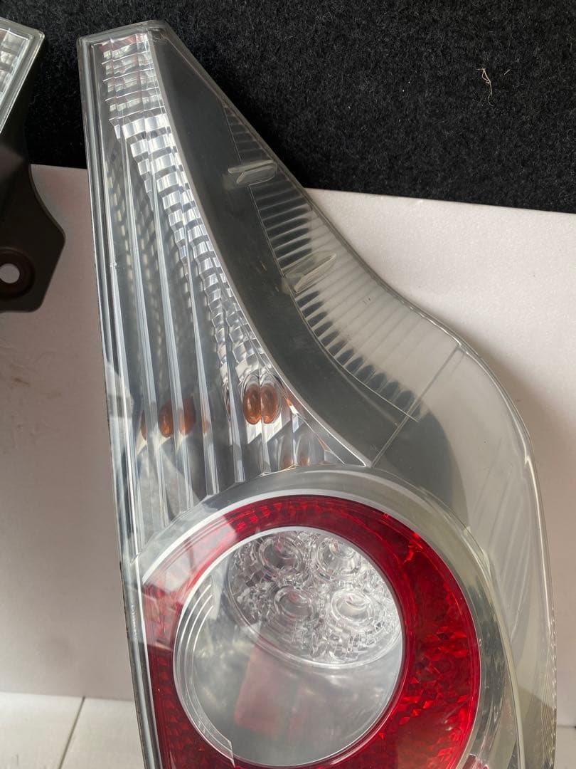 トヨタ アクア（NHP10系）純正テールランプ左右セットです