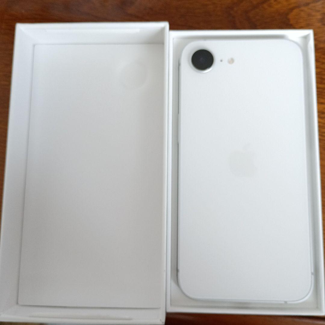 Apple iPhone16e 本体 ホワイト