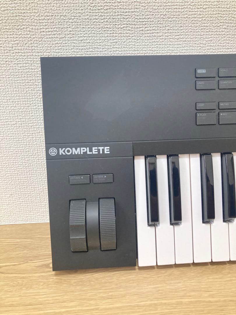 ☆超大人気商品！！ KOMPLETE KONTROL A49 MIDIキーボード