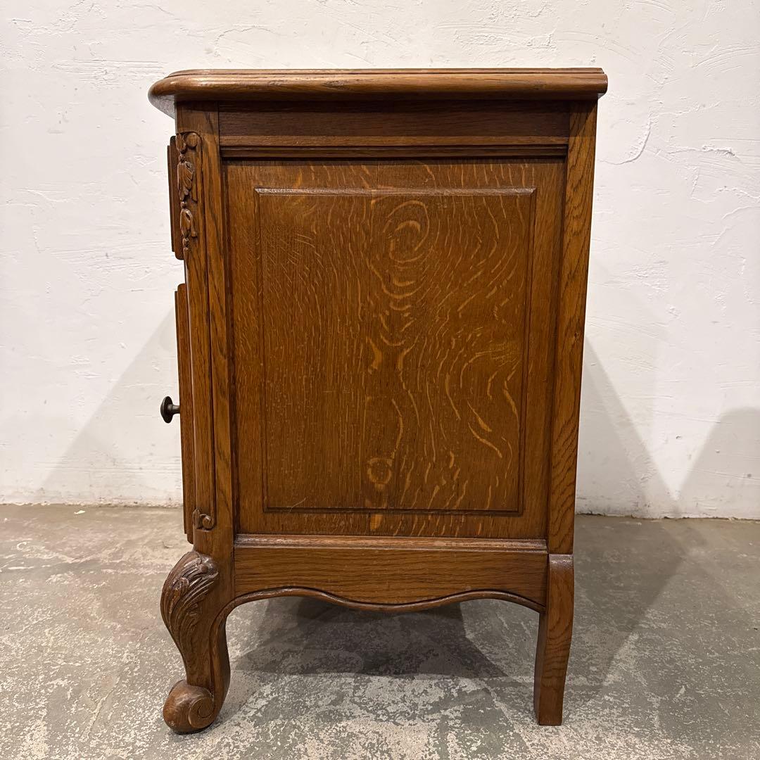 年末年始saleヴィンテージ　木製サイドテーブル　引き出し／扉収納付き　2