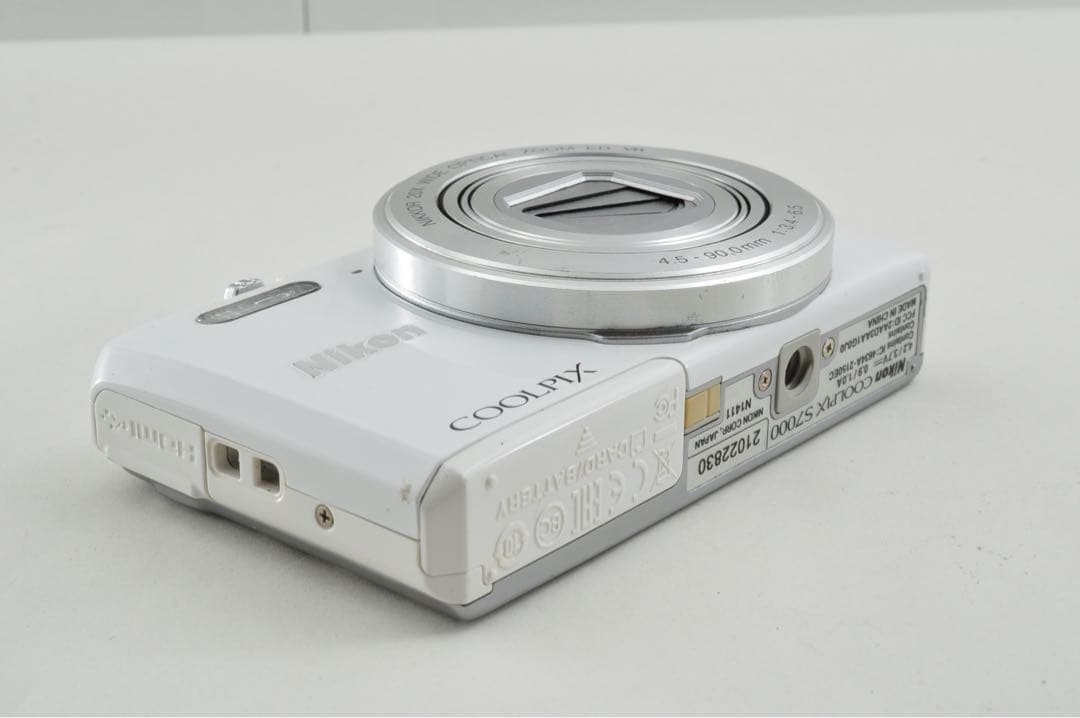 Nikon COOLPIX S7000 ホワイト デジカメ