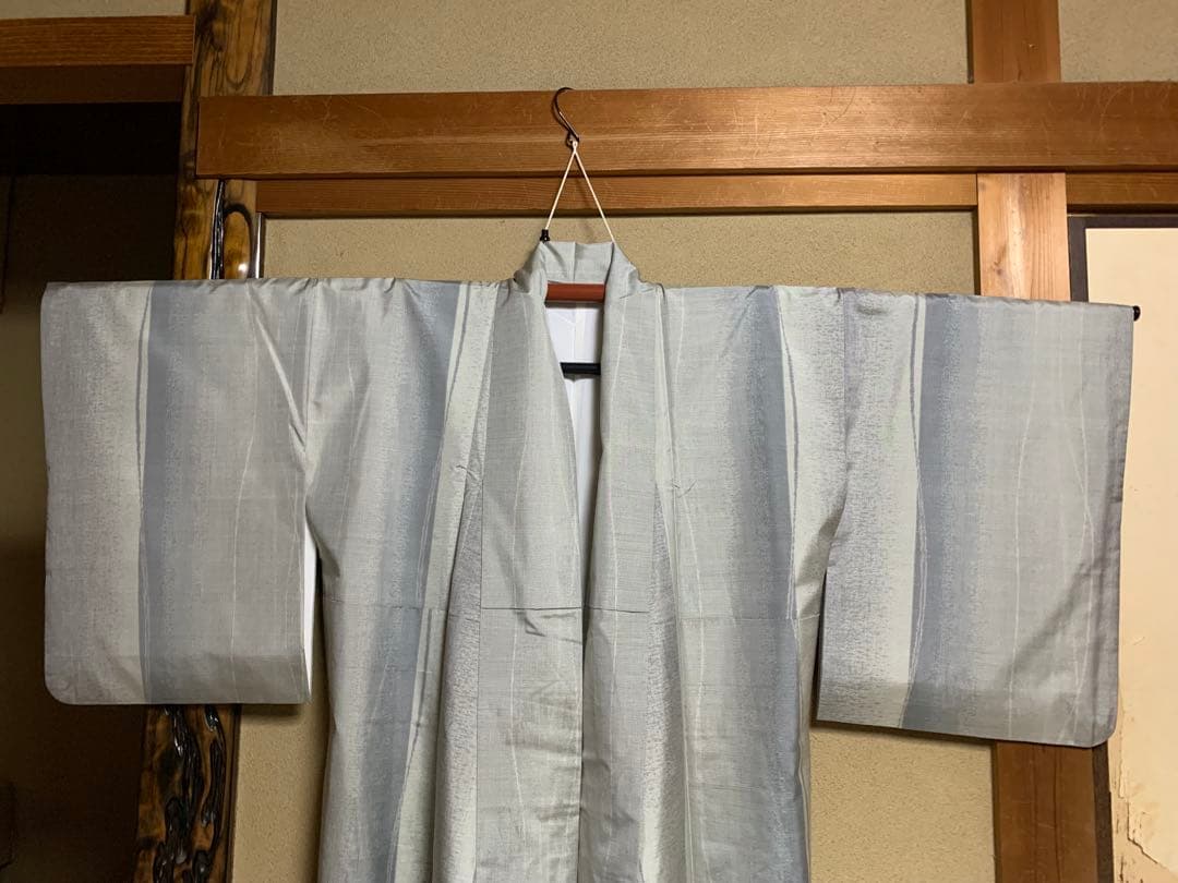 177 正絹　　本場白大島紬（よろけ縞） 　　　（しつけ有り）