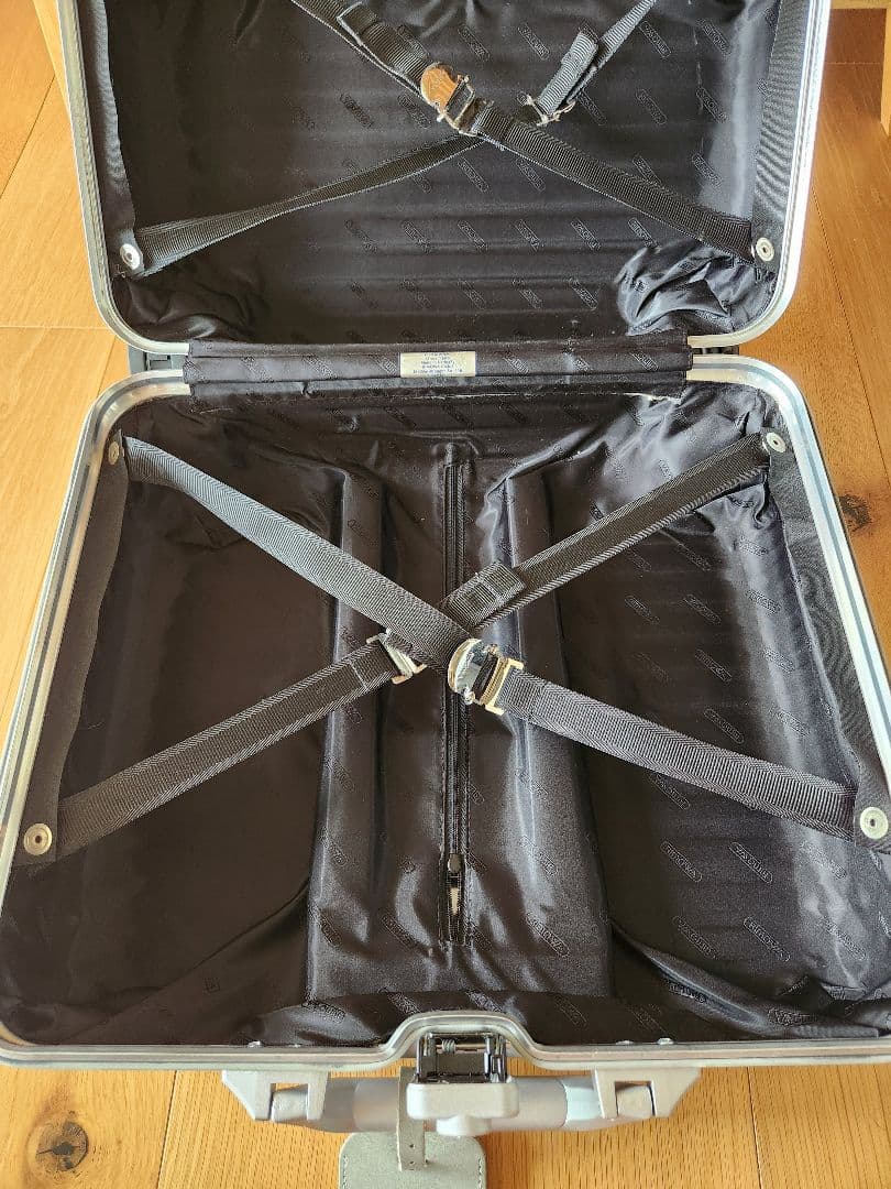 リモワ トパーズ ビジネストロリー２６L 機内持ち込み可能サイズ ４輪