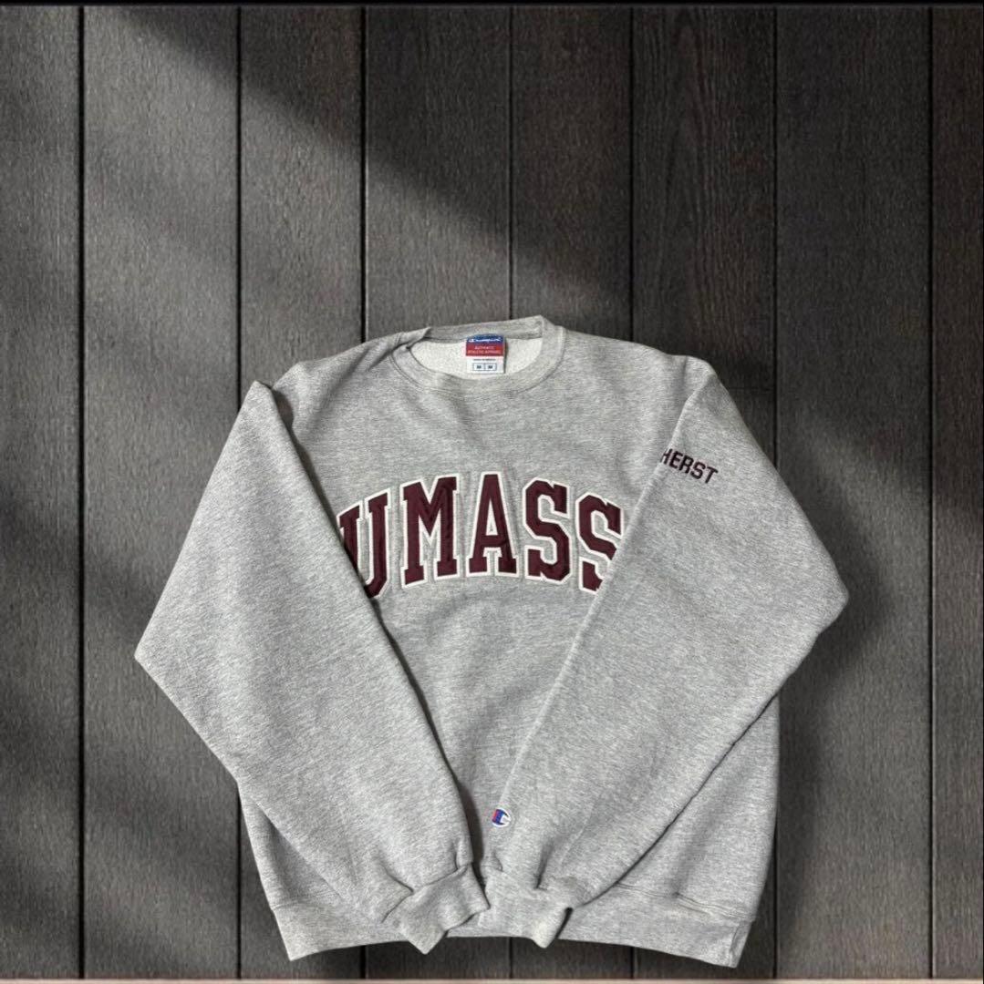 k*a様 4271/チャンピオン マサチューセッツ大学 カレッジ刺繍ロゴ スウェ