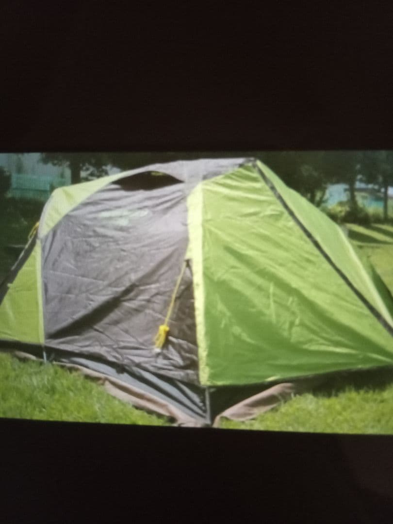 ソロキャンプにオススメの4点セットです　テントやテーブル等　新品あります