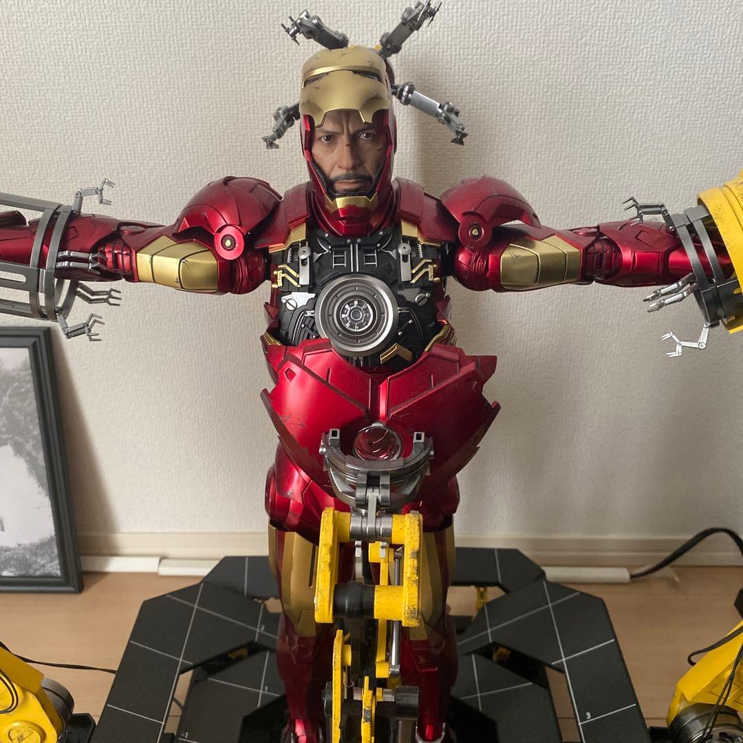 ホットトイズ　1/4　アイアンマン マーク4　パワードスーツ装着機付き