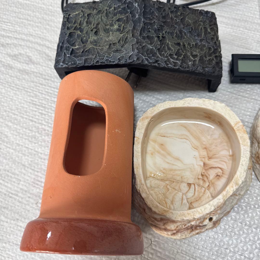 爬虫類飼育セット　ピタリ適温プラス　餌皿　温度計