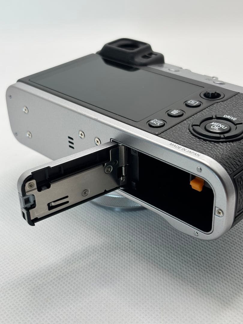 FUJIFILM 富士フイルム X100F シルバー デジタルカメラ