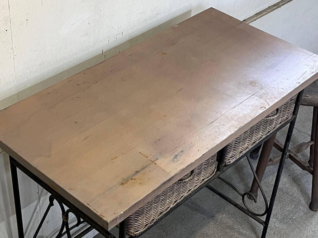 あ**様 古い鉄枠の机 ラタン引出し作業台 レトロテーブル