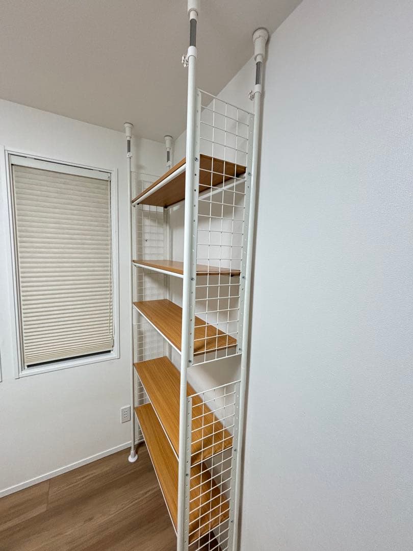 突っ張り棚　棚板可動式