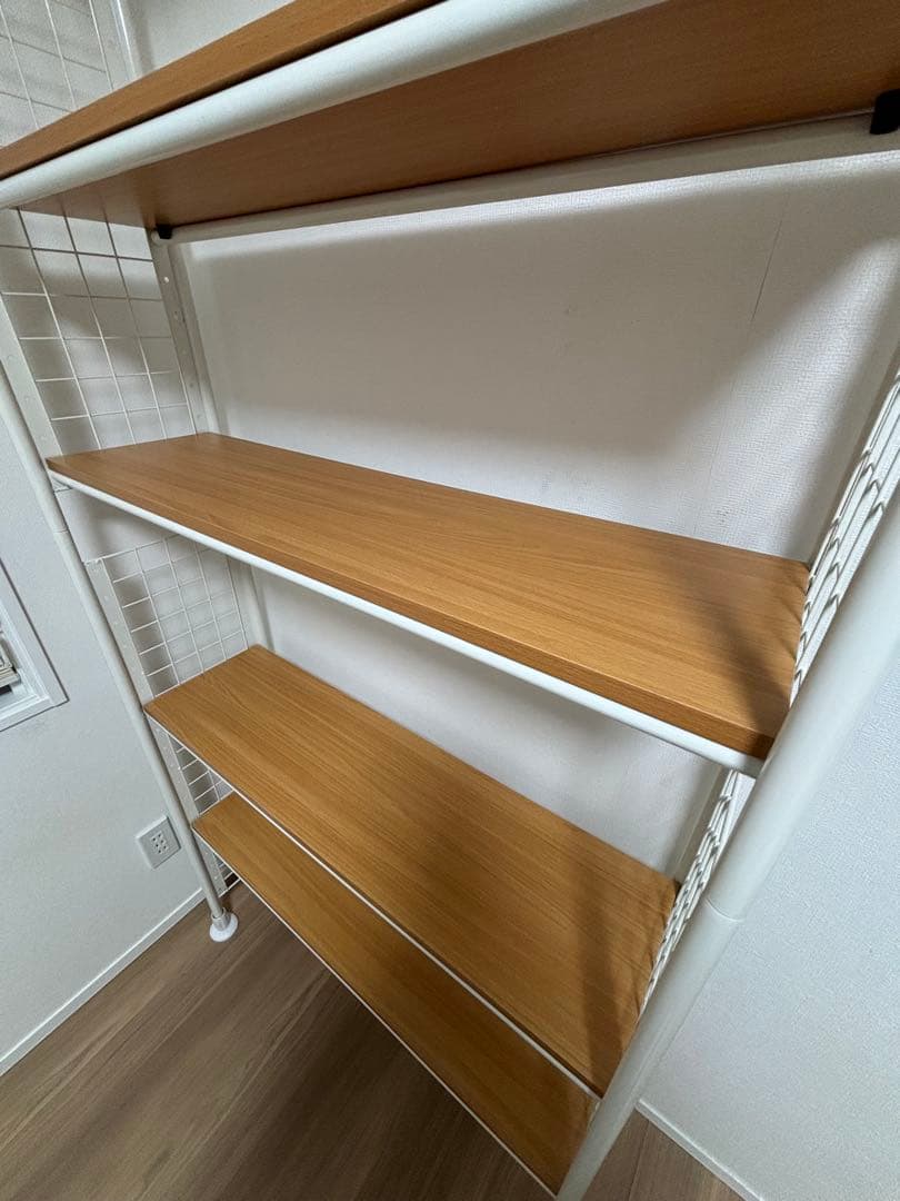 突っ張り棚　棚板可動式