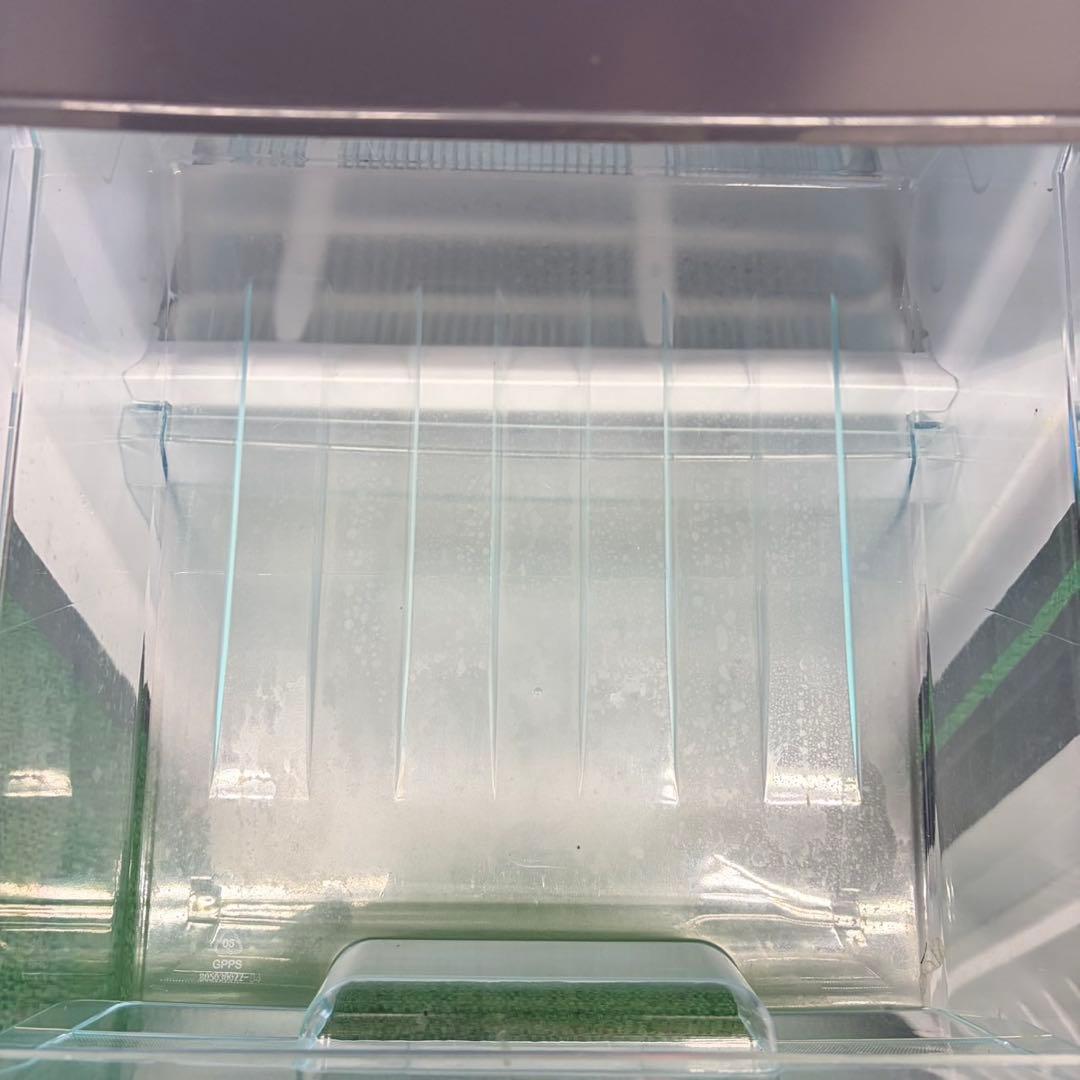 709 冷蔵庫　小型　一人暮らし　200L弱　スリム　洗濯機も有　格安　美品