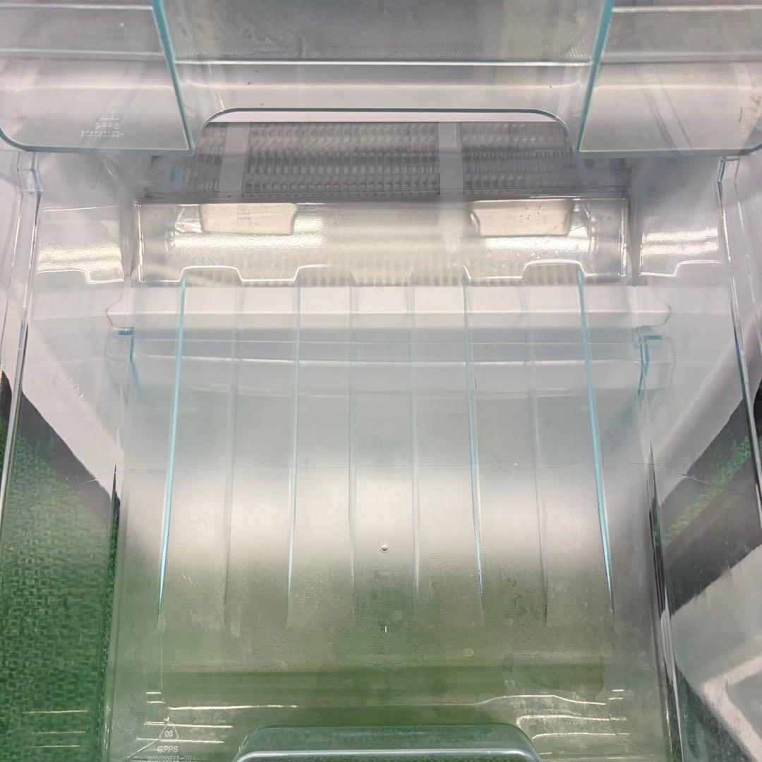 709 冷蔵庫　小型　一人暮らし　200L弱　スリム　洗濯機も有　格安　美品