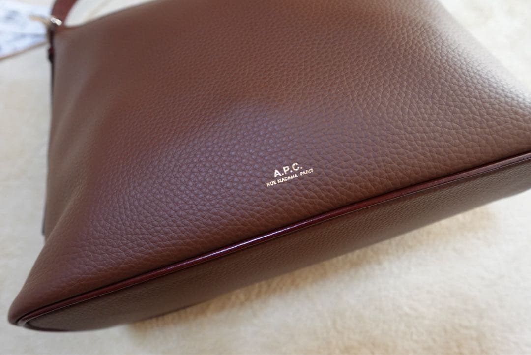 A.P.C. アーペーセー　ブラウンレザーショルダーバッグ
