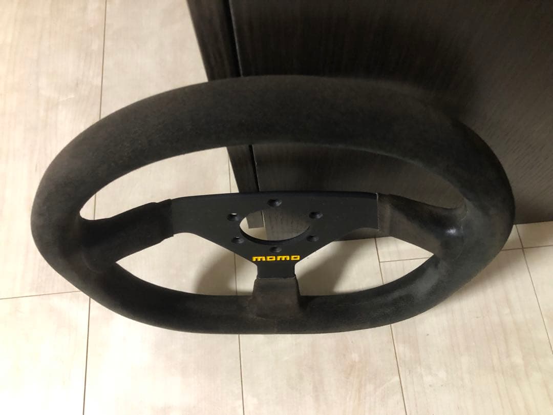 momo ステアリングホイール