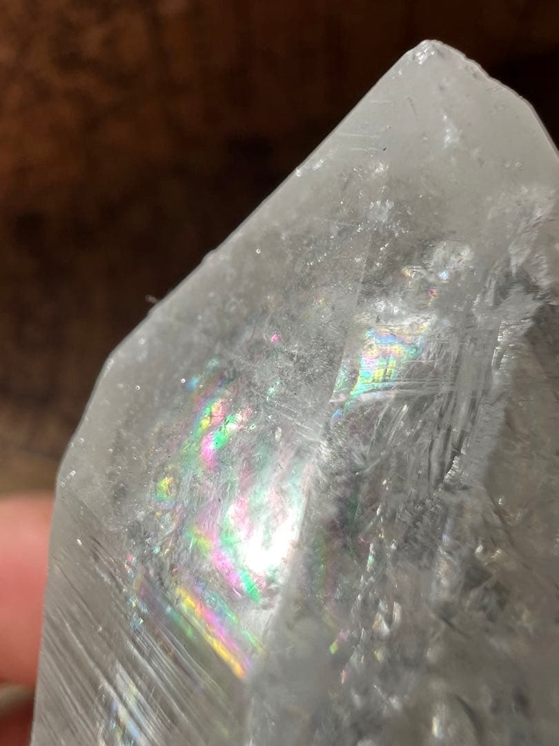 龍脈の精髄 ― 水晶「虹を宿す天の導き」 ※売上の一部を保護猫活動に使用