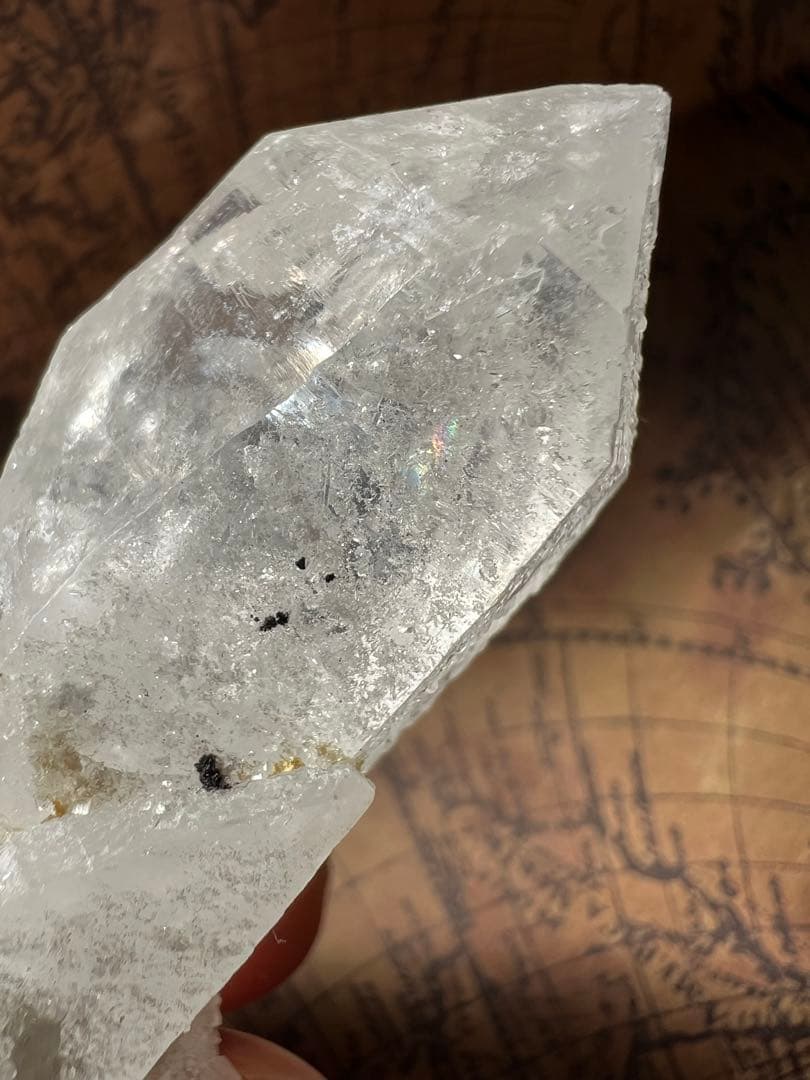 龍脈の精髄 ― 水晶「虹を宿す天の導き」 ※売上の一部を保護猫活動に使用