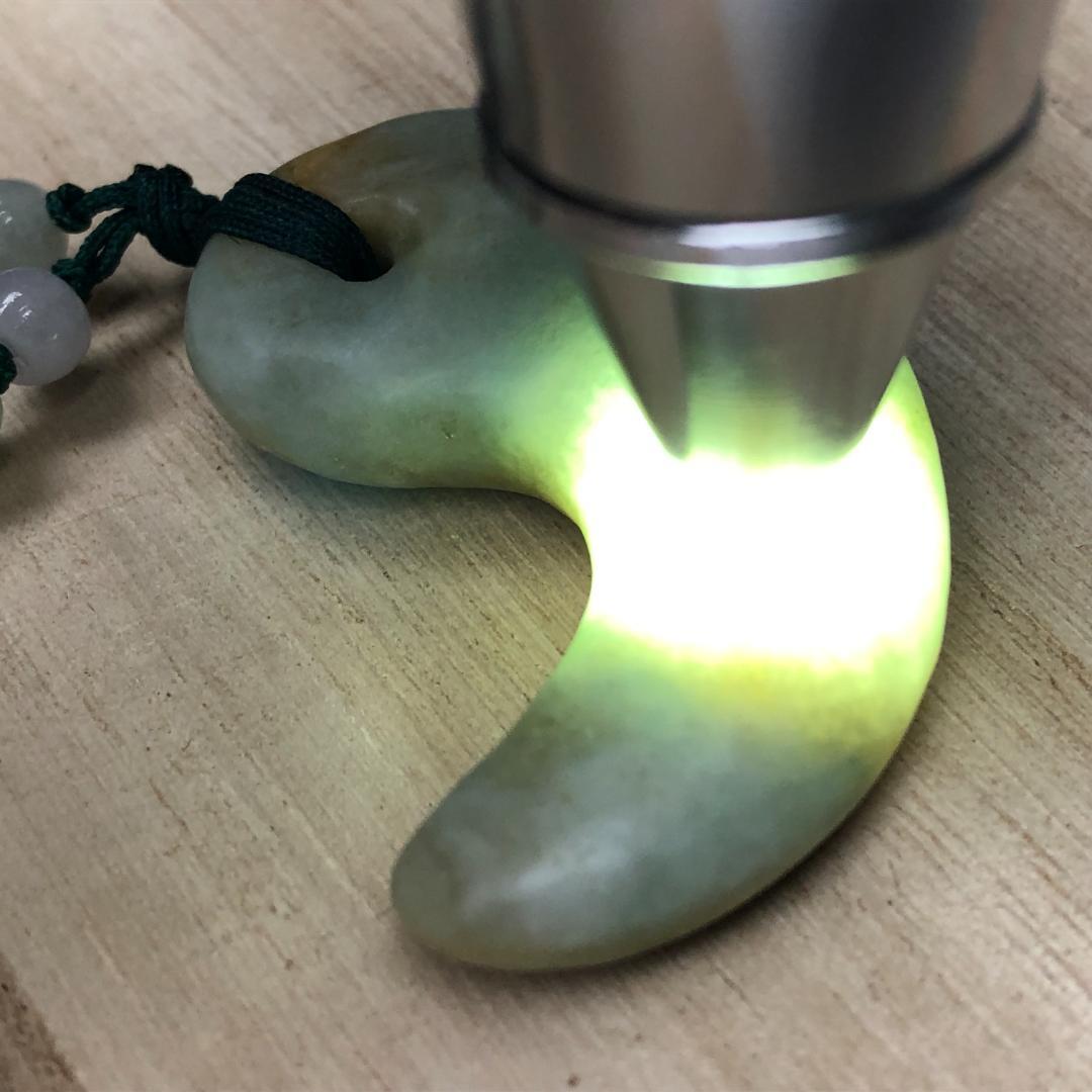 勾玉 翡翠　ヒスイ　糸魚川　翡翠　ペンダント　ケース付き