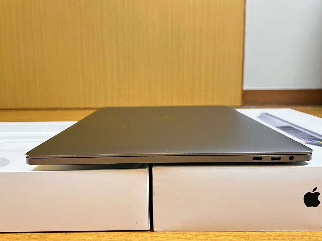 MacBook Pro 15インチ　2019 i7 256GB RAM 16GB