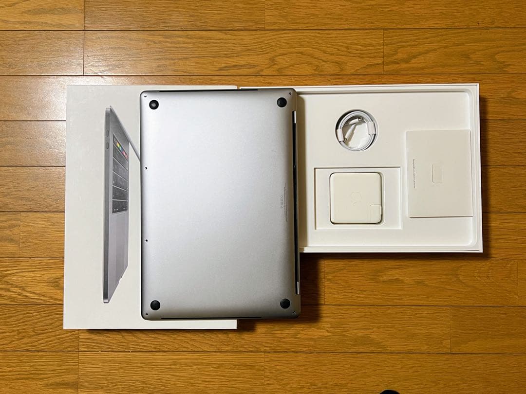 MacBook Pro 15インチ　2019 i7 256GB RAM 16GB