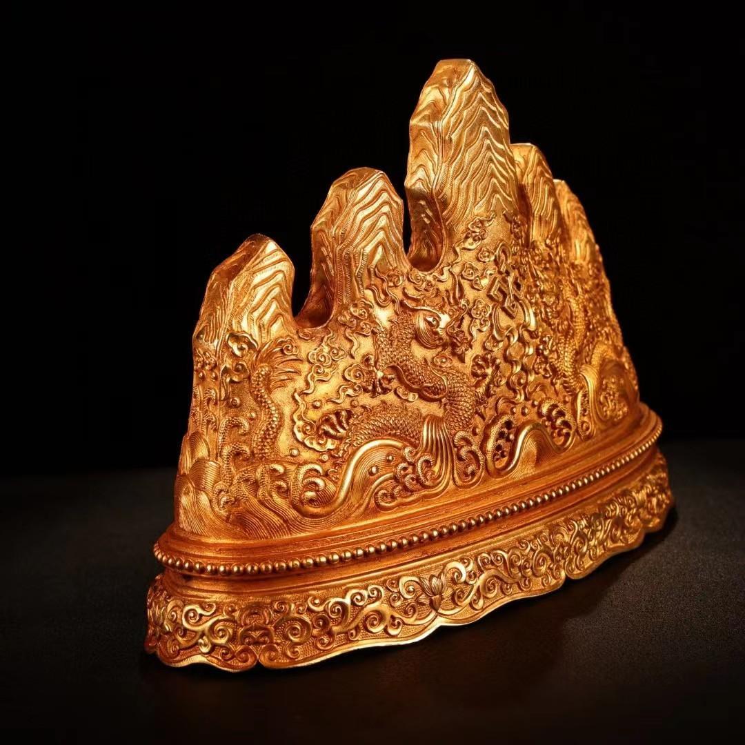 中国古美術・旧藏純銅製の高浮彫鎏金錾彫のペン立て・案頭・置物・文房具・風水開運