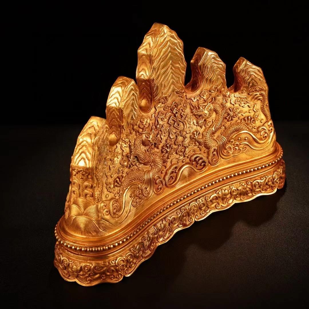 中国古美術・旧藏純銅製の高浮彫鎏金錾彫のペン立て・案頭・置物・文房具・風水開運