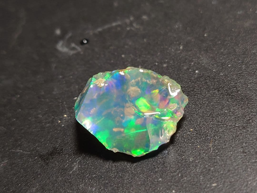 エチオピアウェロ産　チョーク　オパール 原石 鉱物標本 虹色