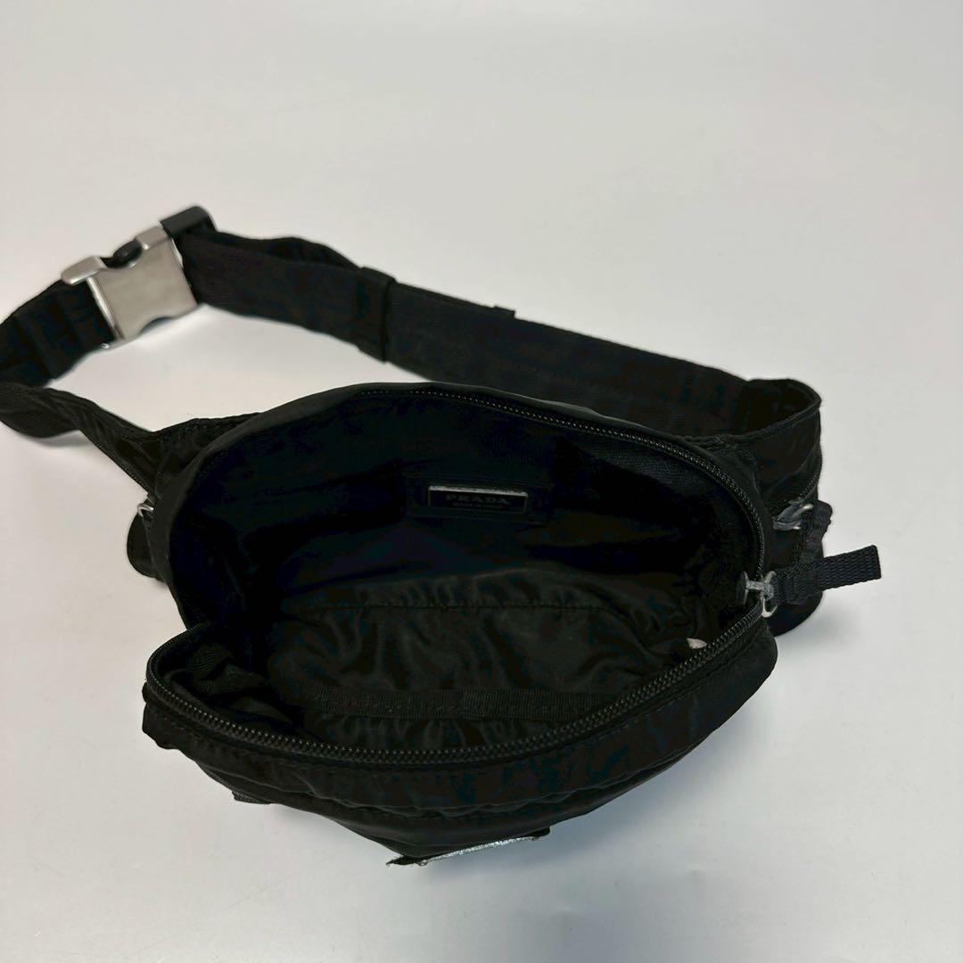 m61【極美品】プラダ　三角ロゴ　ナイロン　ブラックウエストバッグ　ボディバッグ