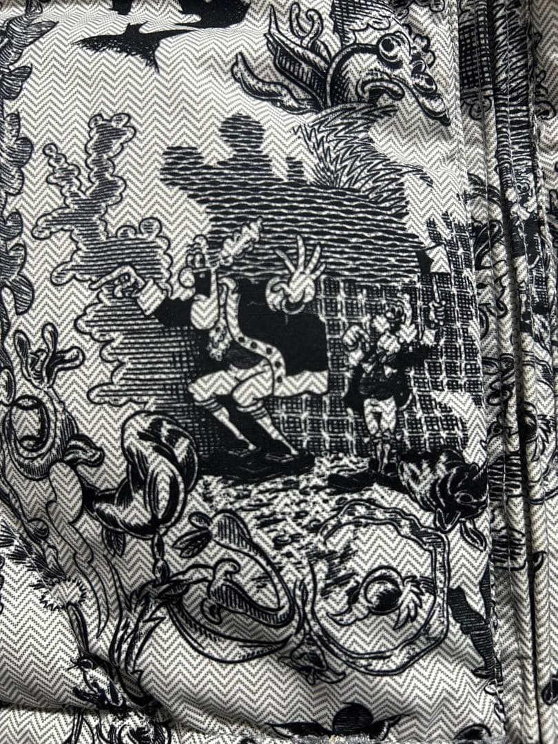 【美品】BURTON スノーボードウェア ダウンジャケット 総柄 y2k