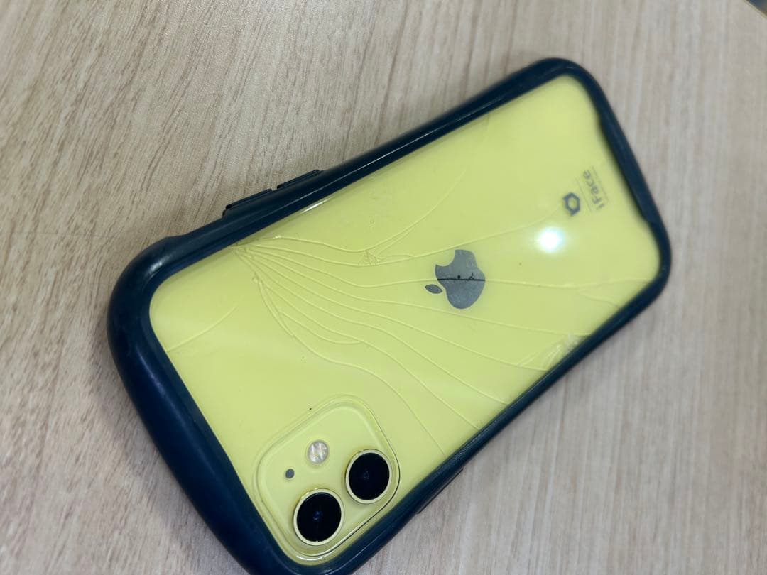 iPhone 11 イエロー ケース付き　本体　64GB SIMロックなし