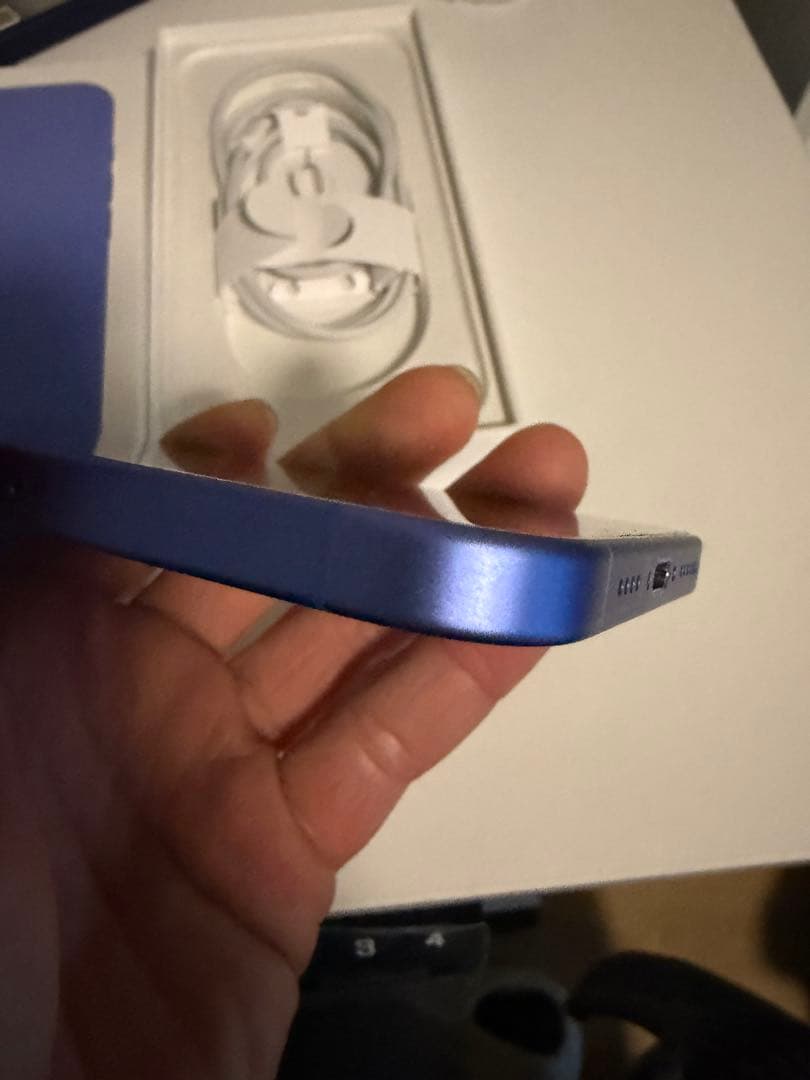 Apple iPhone 16 plus 本体 ウルトラマリン