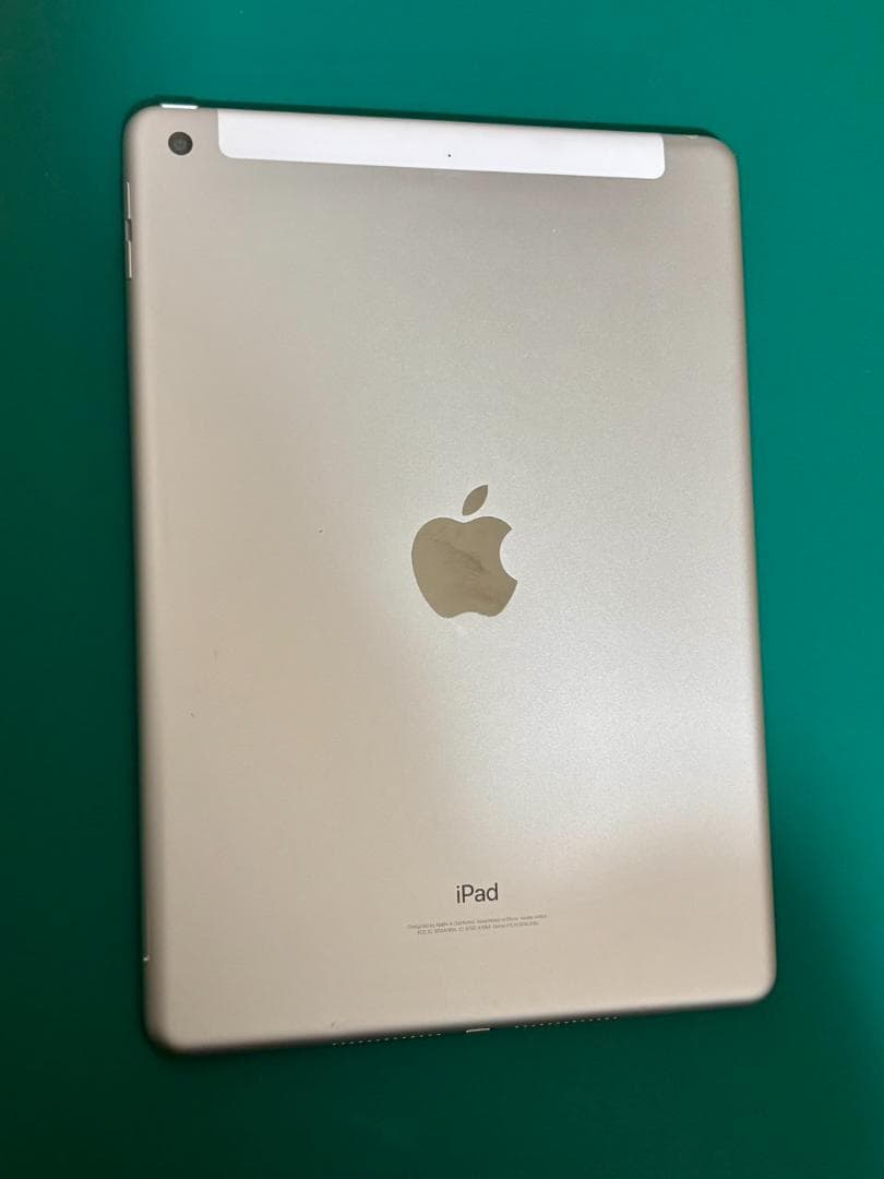 Apple iPad 第6世代 シルバー 本体 ジャンク