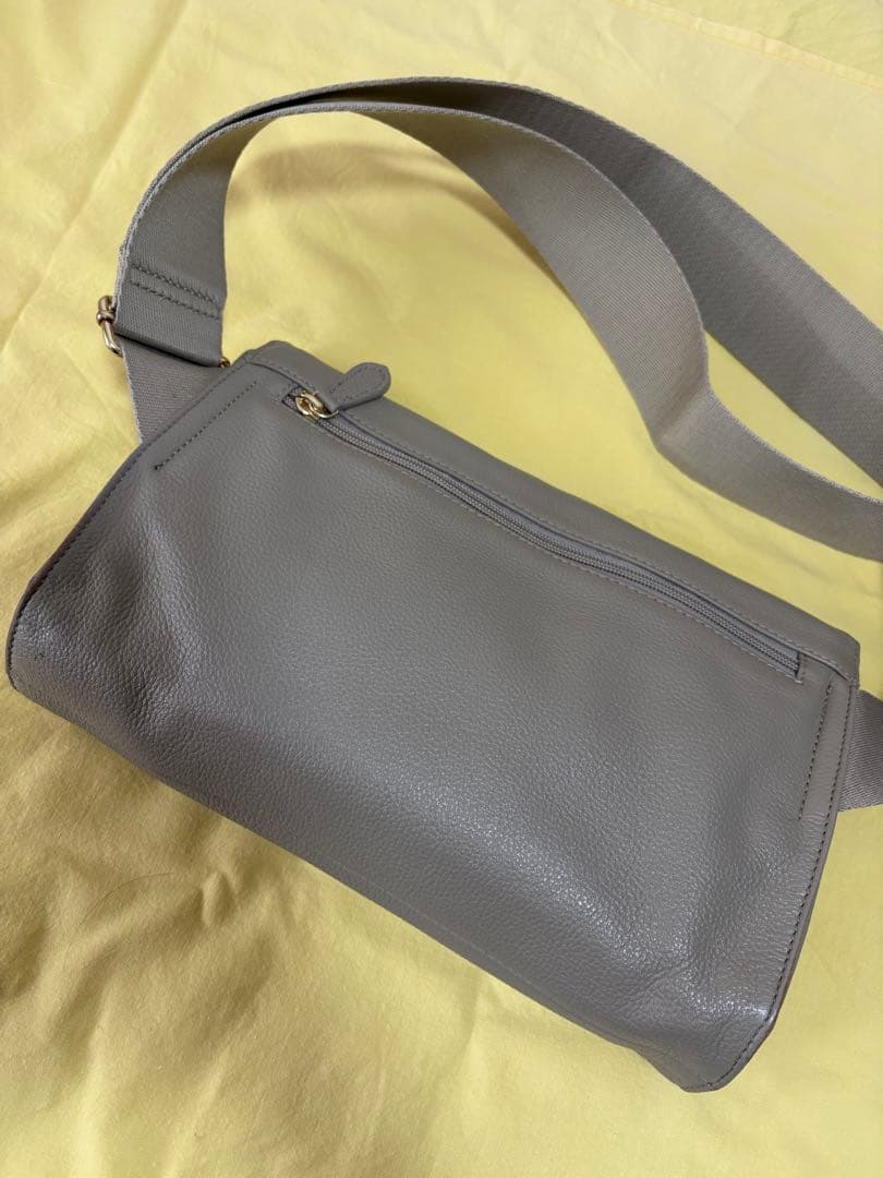 イアパピヨネ ボディバック