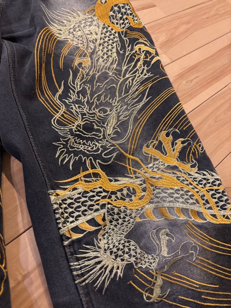 お値下げ　絡繰魂　金糸 刺繍ドラゴン刺繍 黒 ストレートパンツ