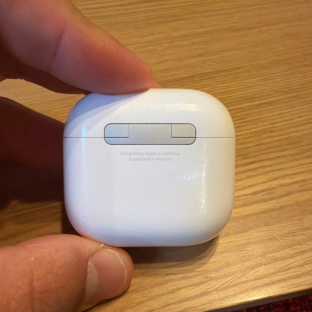 AirPods 4本体 ホワイト 充電ケース付き