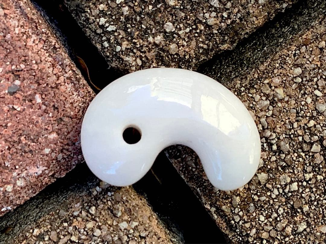 ✳極上物を守護石に糸魚川翡翠ジェダイト勾玉　白*無垢アイスジェイド氷　機械鑑別書