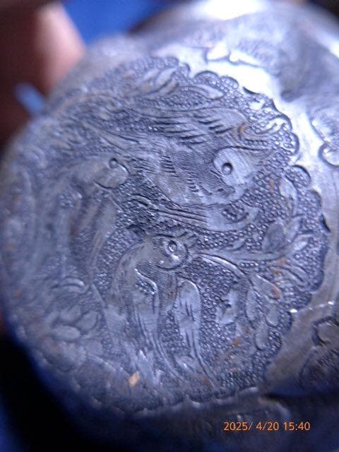 ヴィンテージ　銀製品。インドの細かな手彫りの高価な壺。物語が描かれています。