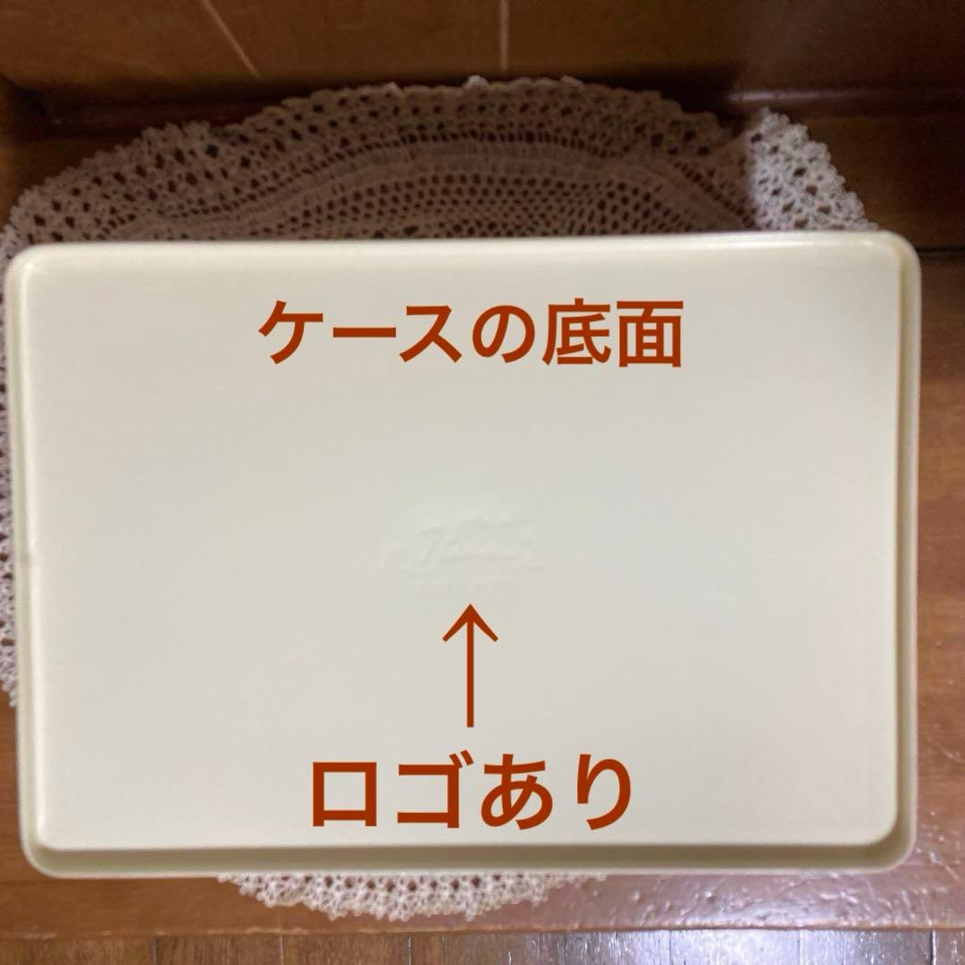 ブレッドケース　カントリー雑貨　四角　スクエア型　インテリア　クリーム色