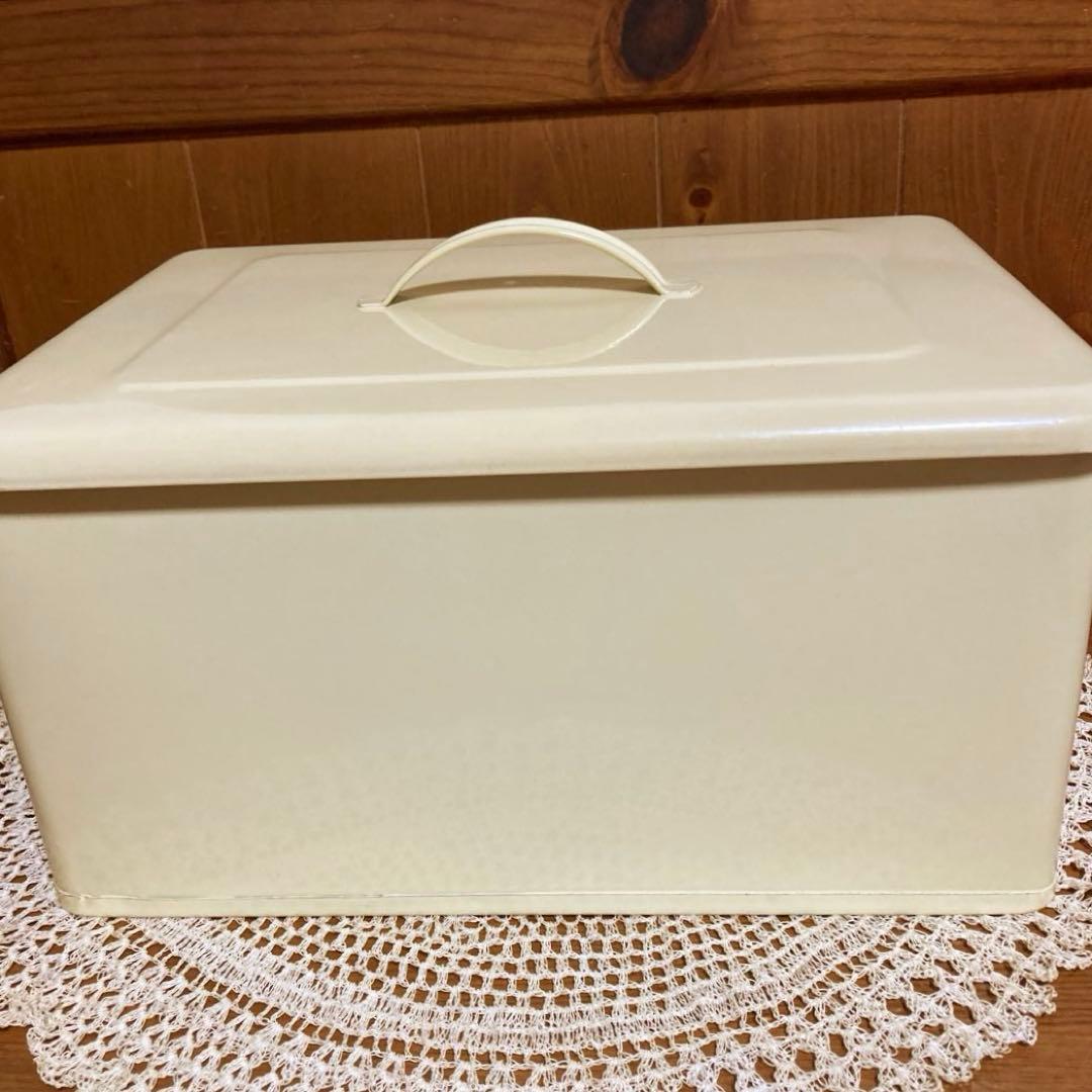 ブレッドケース　カントリー雑貨　四角　スクエア型　インテリア　クリーム色