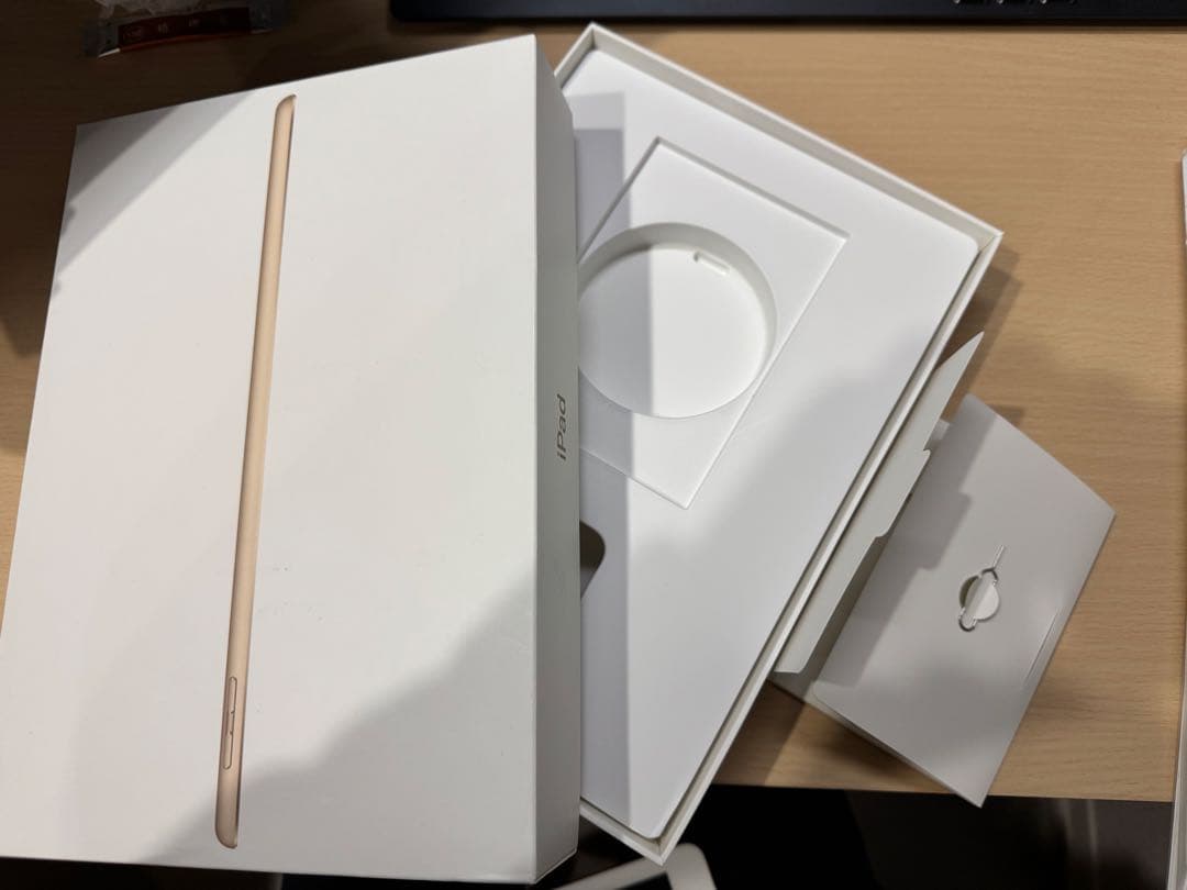 Apple iPad 第5世代 128GB Wi-Fi+Cellularモデル