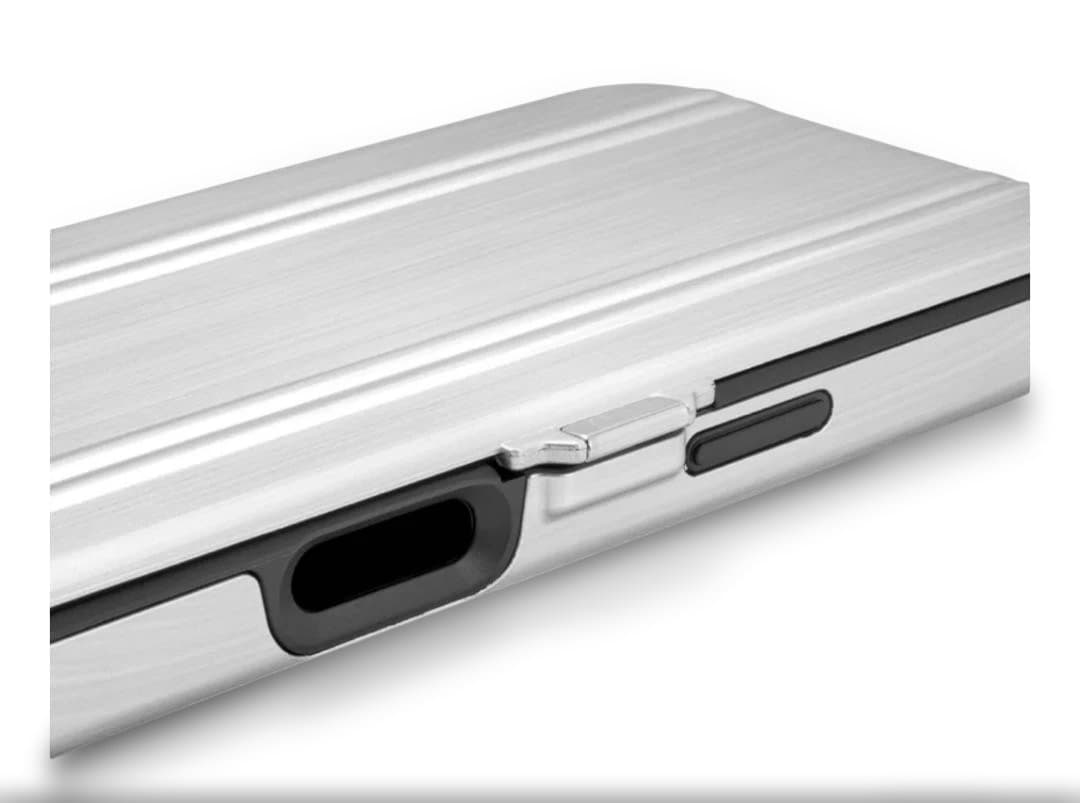 【新品未開封 】ゼロハリバートンスマホケースiPhone17