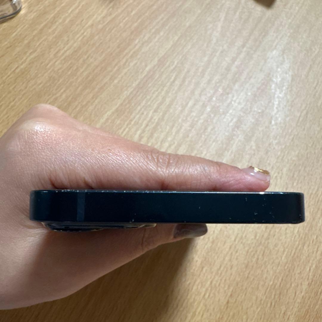 Apple iPhone 13 ミッドナイト　背面割れあり