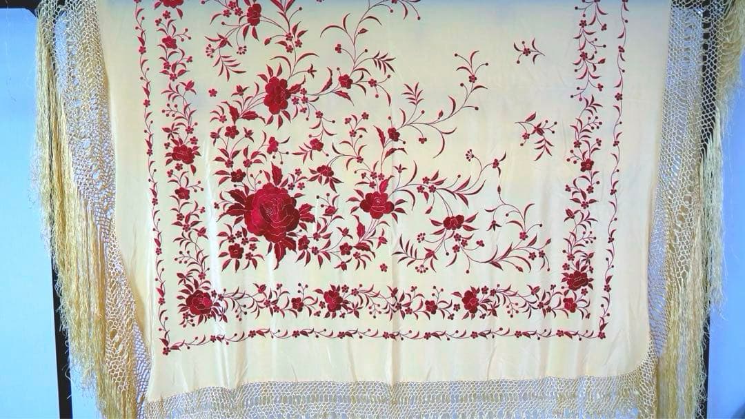 [新品] シルク製マントン　淡いベージュxボルドー(赤)刺繍　年内だけの特価‼️