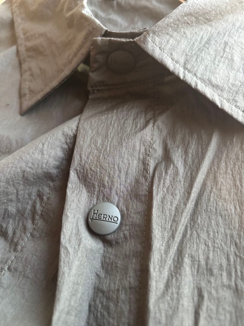 ※taka 未使用　HERNO ヘルノ ナイロンジャケット48 カーキ