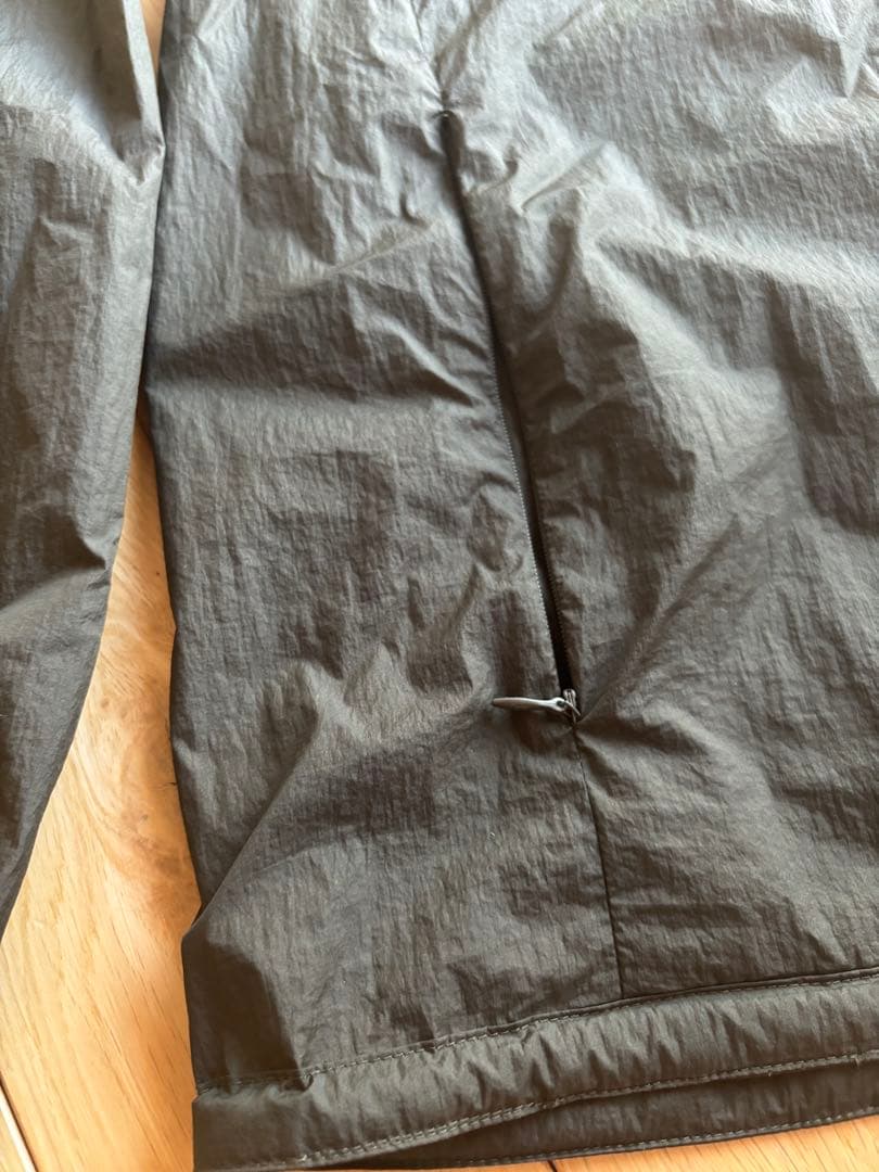 ※taka 未使用　HERNO ヘルノ ナイロンジャケット48 カーキ